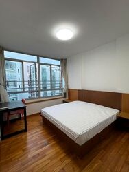 The Lakeshore (D22), Condominium #557840081